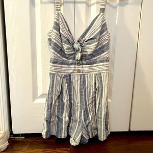 doesn’t fit me, great condition romper